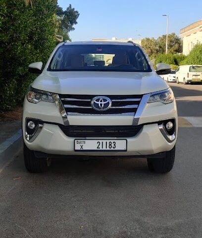 تأجير السيارات في أبو ظبي مع سائق - أبو ظبي - +971 55 858 6734