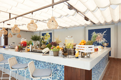 بار حمام السباحة - أبو ظبي - +971 6 706 5000