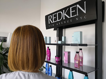 فانيتي فلير بيوتي لاونج - أبو ظبي - +971 58 182 0625