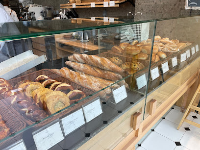 الحلويات القرمزية - بلوواترز - أبو ظبي - +971 4 584 6541