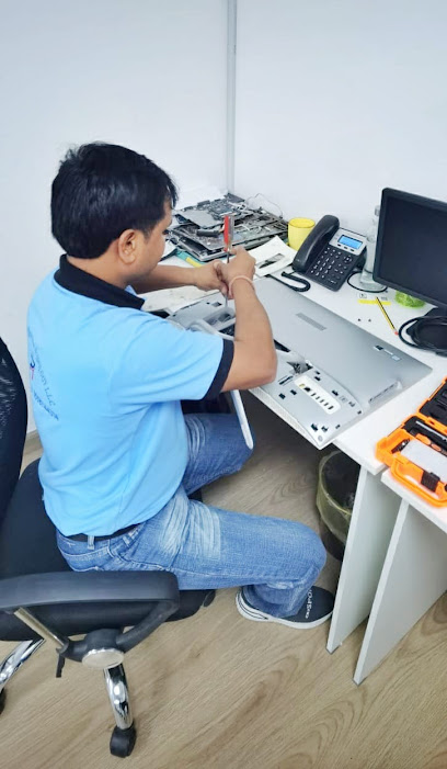 Royal International Technology LLC - دعم تكنولوجيا المعلومات في دبي - United Arab Emirates|Al Karama - Dubai|near ADCB Metro Station|301