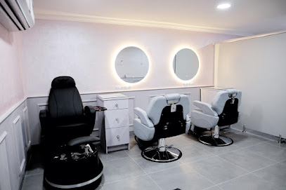 صالون وانديس - أبو ظبي - +971 58 587 5934