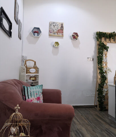 مركز فنون للتجميل - أبو ظبي - +971 6 742 8885