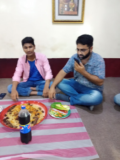 مطعم السنيار - United Arab Emirates|البردي - Sharjah|89V3+HV8