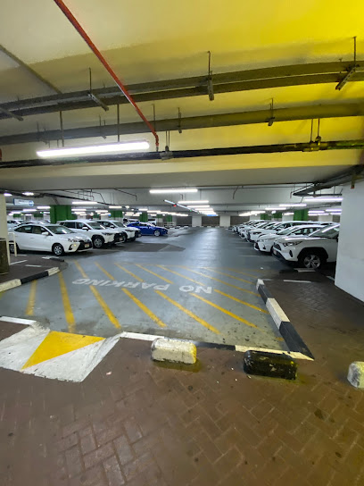 هيرتز - مطار دبي المبنى 3 - United Arab Emirates|Dubai|Terminal 3 Arrivals Parking Area