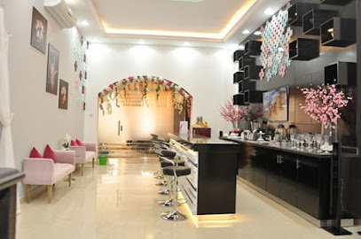صالون ماكوين للسيدات مركز مكوين للسيدات - أبو ظبي - +971 2 582 9892