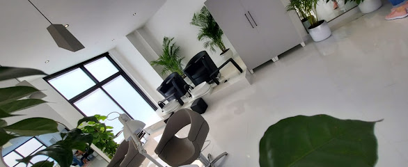 صالون فينومينال للسيدات - أبو ظبي - +971 50 423 6541