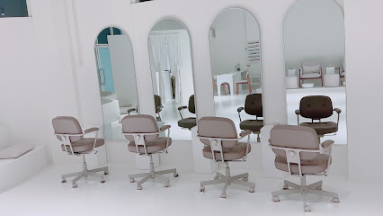 مركز فارغ للتجميل - أبو ظبي - +971 52 217 7351