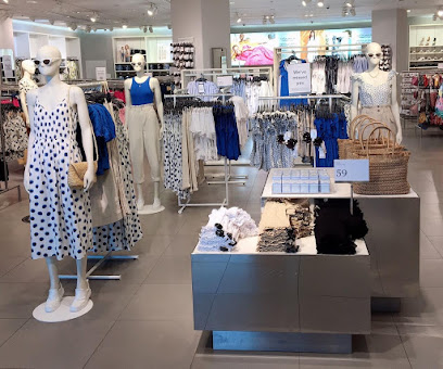 اتش اند ام - أبو ظبي - +971 7 226 4925