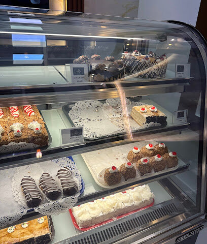 فيرست كيك للحلويات .. كيكة المطار - أبو ظبي -