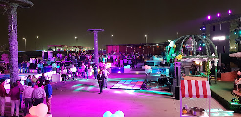 سوهو بيتش DXB - أبو ظبي - +971 52 488 8839