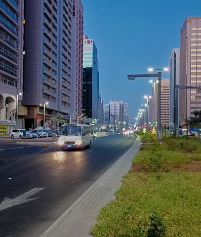 بنك الإمارات دبي الوطني - فرع النادي السياحي - أبو ظبي - +971 600 540000