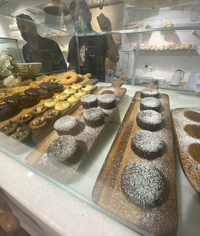 رولينج بين بيكري - أبو ظبي - +971 56 992 4141