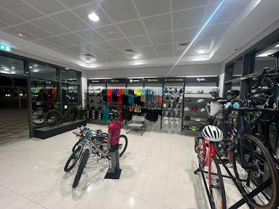 ولفي العين في نادي أبوظبي للدراجات - أبو ظبي - +971 3 734 2375