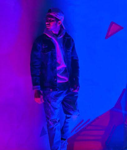 عثمان. مم - أبو ظبي - +971 55 822 0334