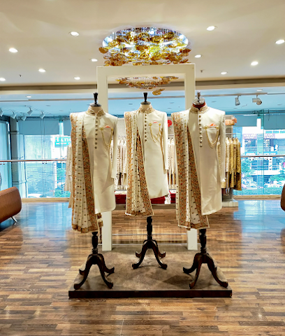 NEERU'S: Ruchita Kumar Fashions LLC - أبو ظبي - +971 4 359 4004