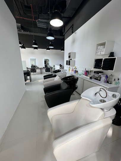 صالون رامي ميك اوفر للشعر والتجميل - United Arab Emirates|Dubai|AL MUSTAQBAL ST - LEVEL P4 SHOP 1|DAMAC PARK TOWER