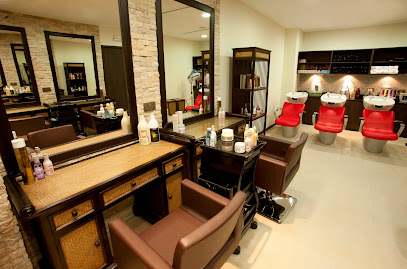 تيبس اند توز الحمراء - أبو ظبي - +971 7 243 3770