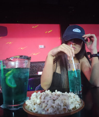 حديقة الخوخ - أبو ظبي - +971 56 685 3832